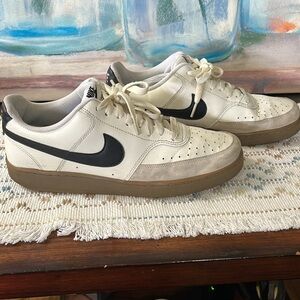 Nike White and Tan Sneakers Classic Style size 9